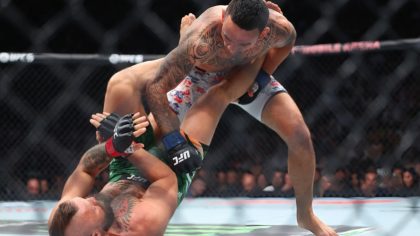 Conor McGregor gây chú ý với hành động sau chấn thương tại UFC 329