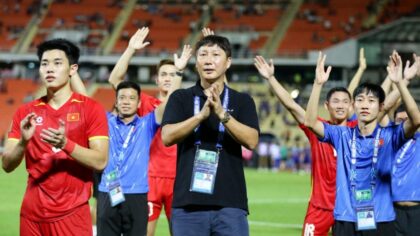 HLV Kim Sang Sik khiến Thái Lan khiếp sợ