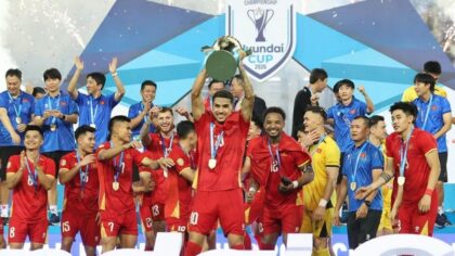 ĐT Việt Nam vừa vô địch AFF Cup đã phải đối mặt thử thách mới.